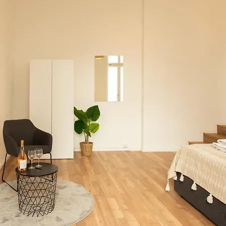 Homely - Spacious Flat Quiet, Friedrichstrasse, River Apartment