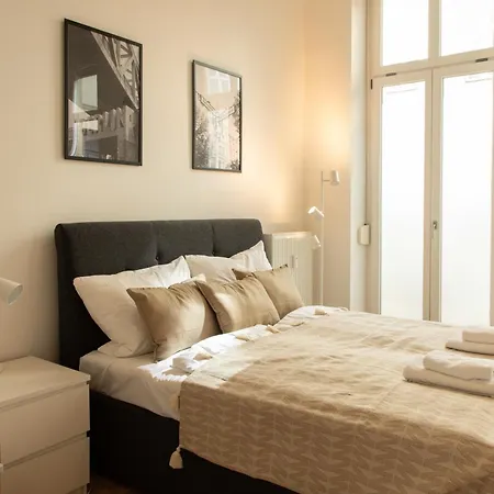 Apartment Homely - Spacious Flat Quiet, Friedrichstrasse, River