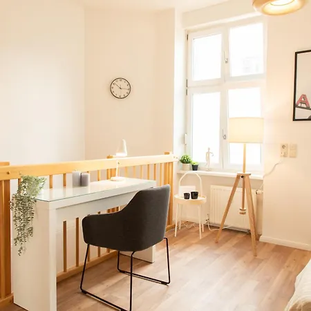 Homely - Spacious Flat Quiet, Friedrichstrasse, River Apartment *