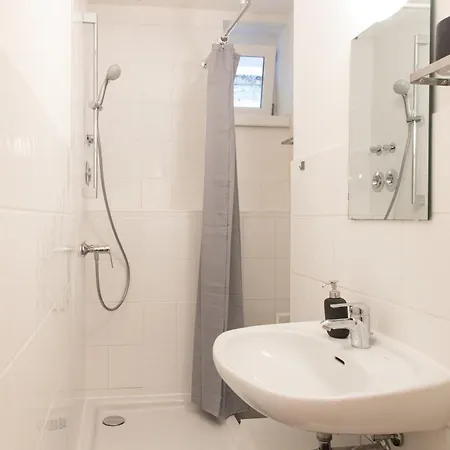 Homely - Spacious Flat Quiet, Friedrichstrasse, River Apartment Berlin