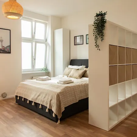 Homely - Spacious Flat Quiet, Friedrichstrasse, River * Berlin
