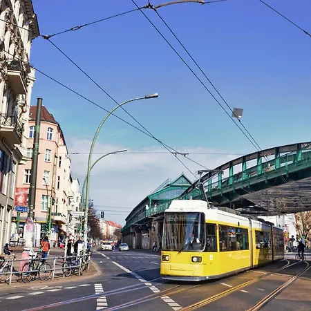 Apartment Homely - Spacious, Modern, S-bahn Nearby , Groups & Families *
