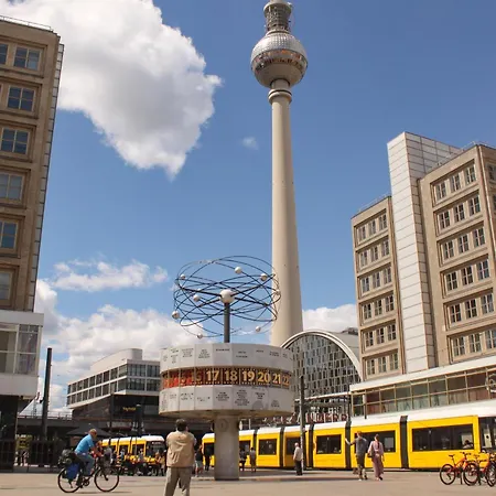 Homely - Spacious, Modern, S-bahn Nearby , Groups & Families Apartment Berlin