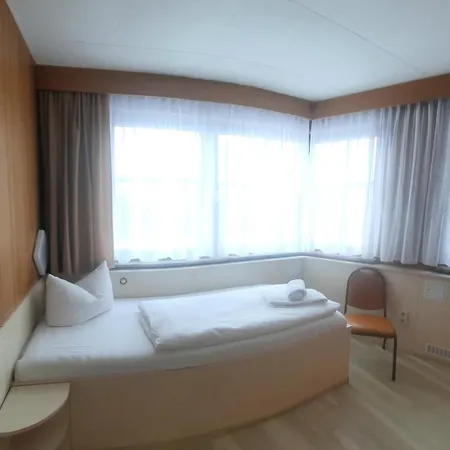Central-hotel Tegel Отель
