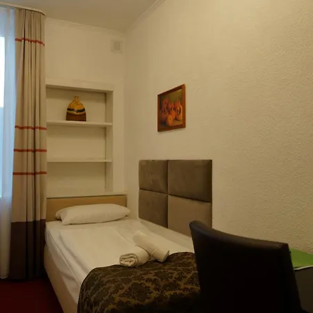 City Pension Berlin 2* Berlim