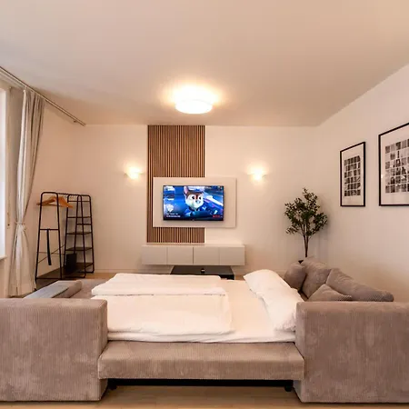 Evostay - Grosses In Zentraler Lage Apartmán