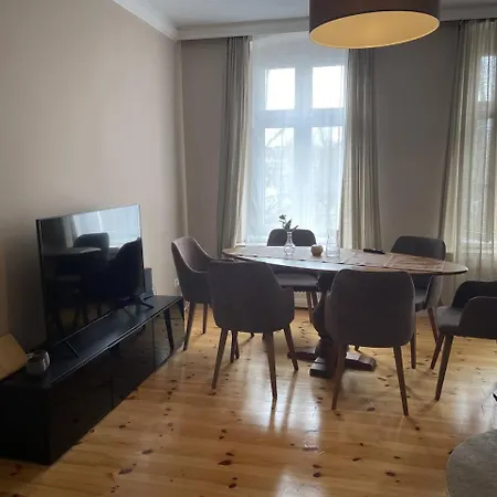 Warm And Stylish Kilian Schmid In For A Comfortable Apartment