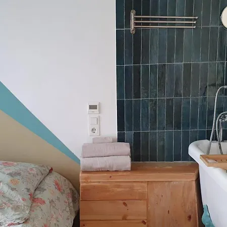 Squat Deluxe Berlin, The Guest house Berlin