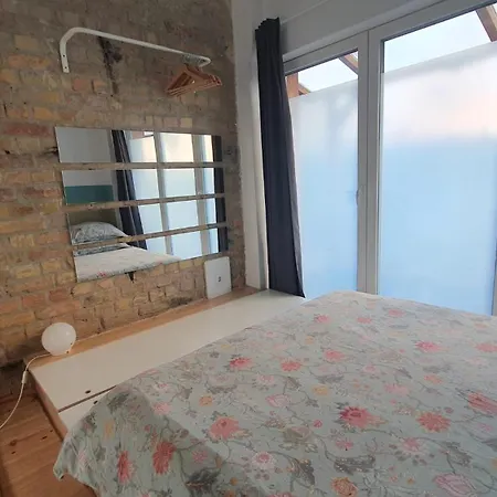 Squat Deluxe Berlin, The Guest house Berlin