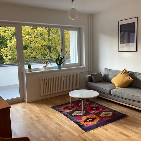 Canal-Front At Maybachufer - Private Room In Newly Renovated 80 Sqm Two-Bedroom Apartment Homestay