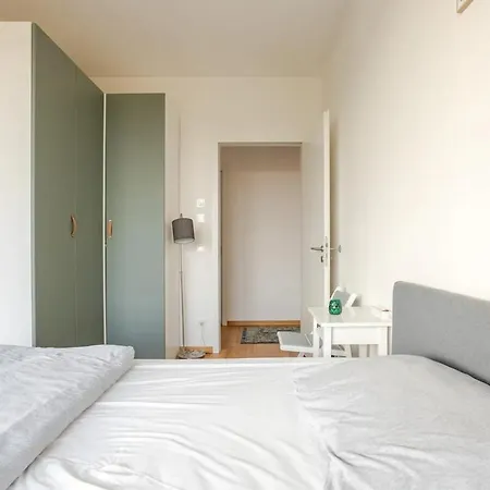 Apartment Hj 18 By Rockchair L Superhost Status L Super Flat, 2 Bedrooms 2 Bathrooms Balcony Elevator Welcomes You!