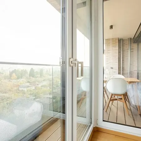 Apartment Hj 18 By Rockchair L Superhost Status L Super Flat, 2 Bedrooms 2 Bathrooms Balcony Elevator Welcomes You! *