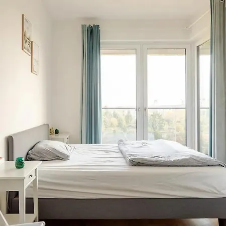 Apartment Hj 18 By Rockchair L Superhost Status L Super Flat, 2 Bedrooms 2 Bathrooms Balcony Elevator Welcomes You! Berlin