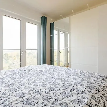 Hj 18 By Rockchair L Superhost Status L Super Flat, 2 Bedrooms 2 Bathrooms Balcony Elevator Welcomes You! Apartment *