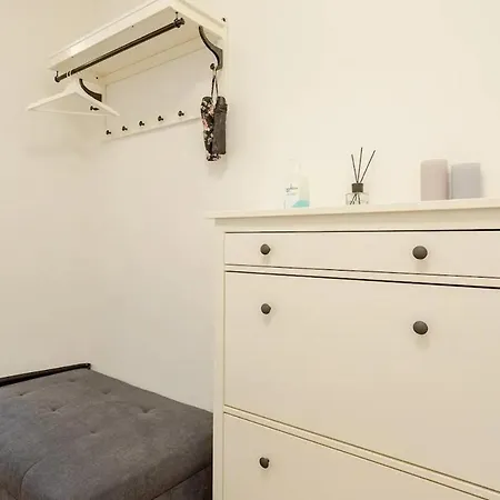 Hj 18 By Rockchair L Superhost Status L Super Flat, 2 Bedrooms 2 Bathrooms Balcony Elevator Welcomes You! Apartment