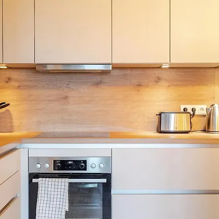Apartment Hj 18 By Rockchair L Superhost Status L Super Flat, 2 Bedrooms 2 Bathrooms Balcony Elevator Welcomes You!
