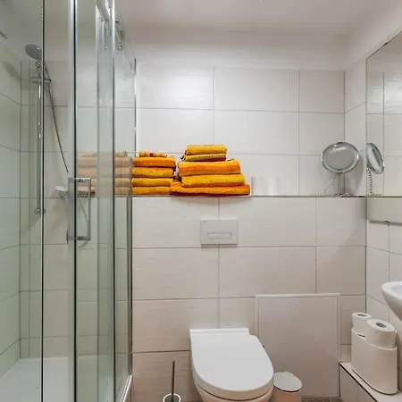 S31 - 22 Bergmannstrasse Front Apartment *