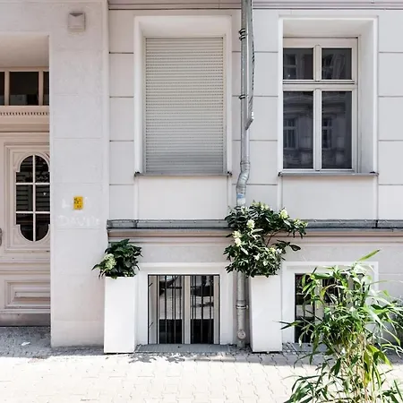 S31 - 22 Bergmannstrasse Front Apartment *