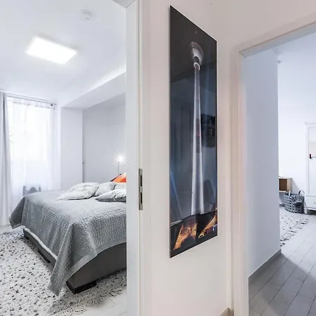 S31 - 22 Bergmannstrasse Front Apartment Berlin