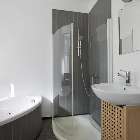 Elegante Altbauwohnung Apartment *