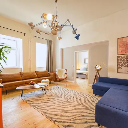 Mitten Im Kreuzberger Kiezleben - Geraeumig & - 3 Sz Auf 140qm Apartment