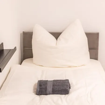 100qm2, Superior Suite, 8 Beds, Rain Shower Apartment *