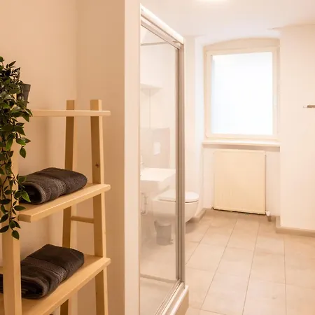 100qm2, Superior Suite, 8 Beds, Rain Shower * Berlin