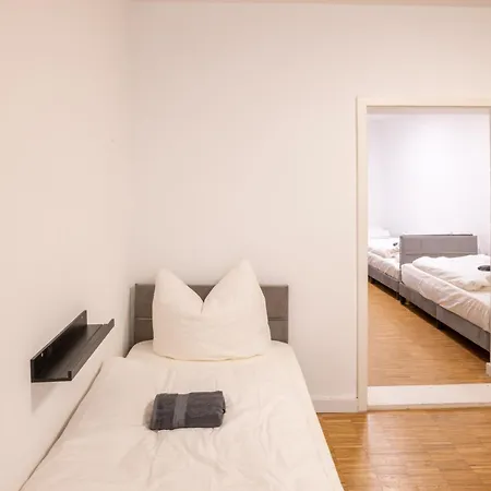 Apartment 100qm2, Superior Suite, 8 Beds, Rain Shower Berlin