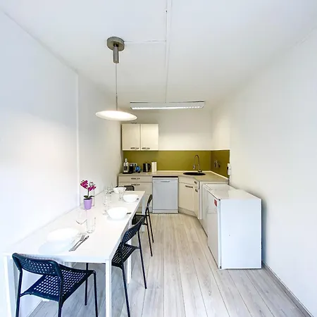 Top-wohnung Fuer Gruppen 15 Min Zum Alex Parken Apartment