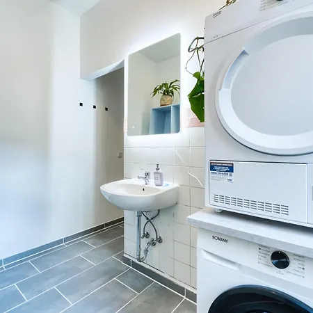 Apartment Mitten Im Kreuzberger Kiezleben - Geraeumig & - 3 Sz Auf 140qm *