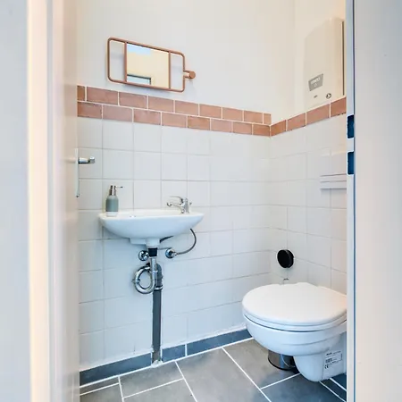Mitten Im Kreuzberger Kiezleben - Geraeumig & - 3 Sz Auf 140qm Apartment