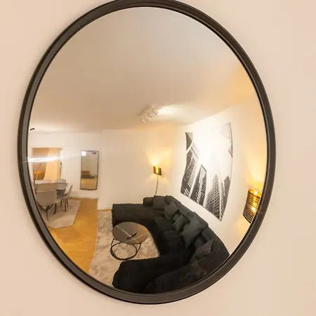 100qm2, Superior Suite, 8 Beds, Rain Shower Berlin