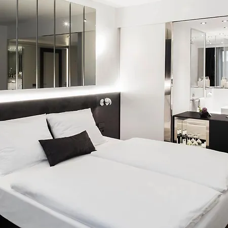 Amano Grand Hotel 3*