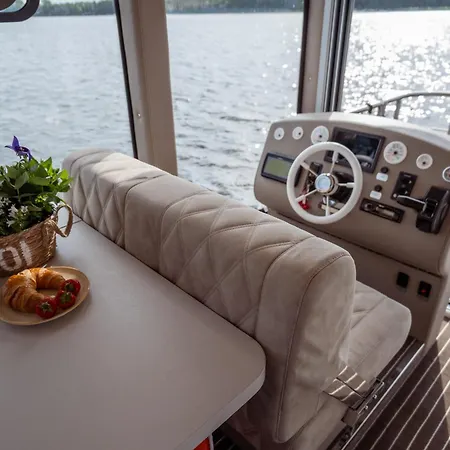 Botel Nena Hausboot Berlin