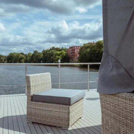 Botel Nena Hausboot