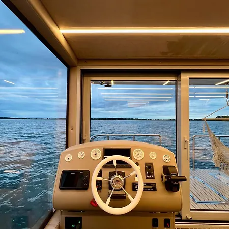 Botel Nena Hausboot