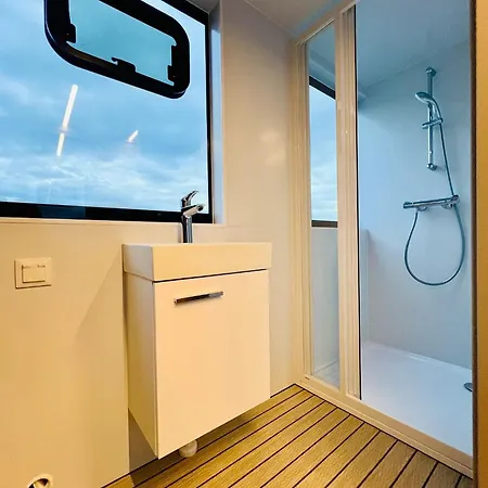 Botel Nena Hausboot