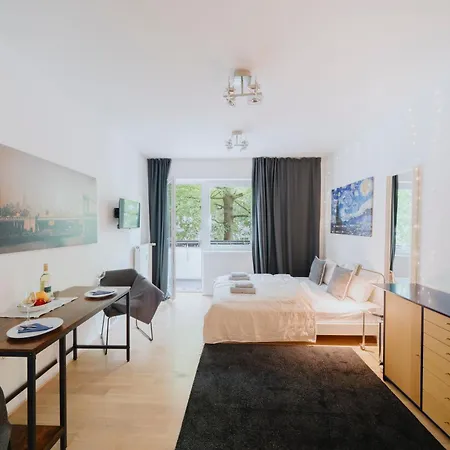 Lovely With Balcony - Cozy , Near Kadewe & Kurfuerstendamm Apartment