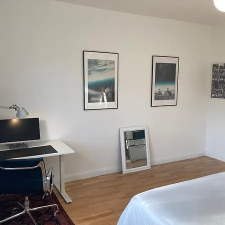 Canal-Front At Maybachufer - Private Room In Newly Renovated 80 Sqm Two-Bedroom Apartment Homestay