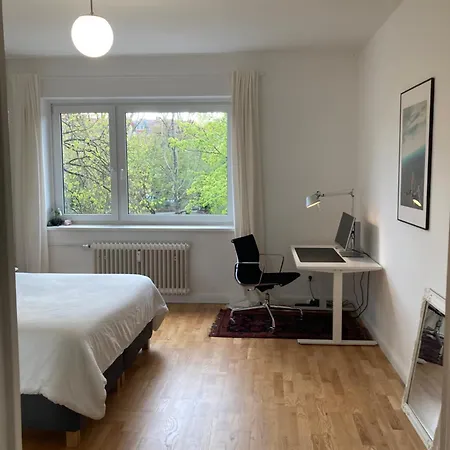 Homestay Canal-Front At Maybachufer - Private Room In Newly Renovated 80 Sqm Two-Bedroom Apartment Berlin