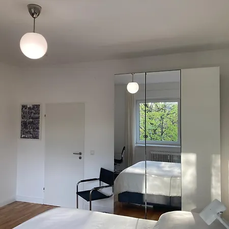 Homestay Canal-Front At Maybachufer - Private Room In Newly Renovated 80 Sqm Two-Bedroom Apartment