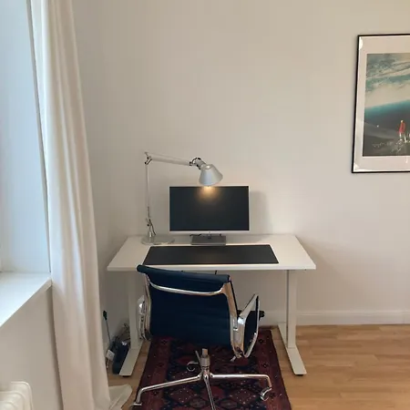 Homestay Canal-Front At Maybachufer - Private Room In Newly Renovated 80 Sqm Two-Bedroom Apartment *