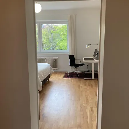 Homestay Canal-Front At Maybachufer - Private Room In Newly Renovated 80 Sqm Two-Bedroom Apartment Berlin