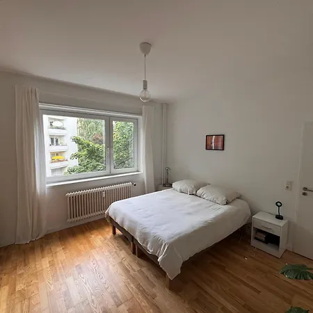 Homestay Canal-Front At Maybachufer - Private Room In Newly Renovated 80 Sqm Two-Bedroom Apartment