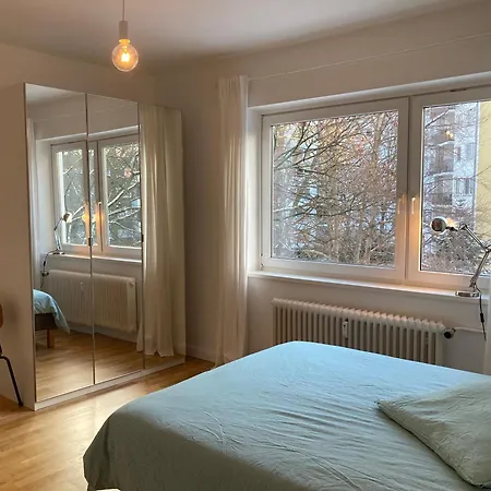 Homestay Canal-Front At Maybachufer - Private Room In Newly Renovated 80 Sqm Two-Bedroom Apartment Berlin