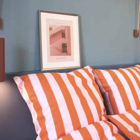 Poets Place Design In Kreuzberg - Space For 8 Persons
