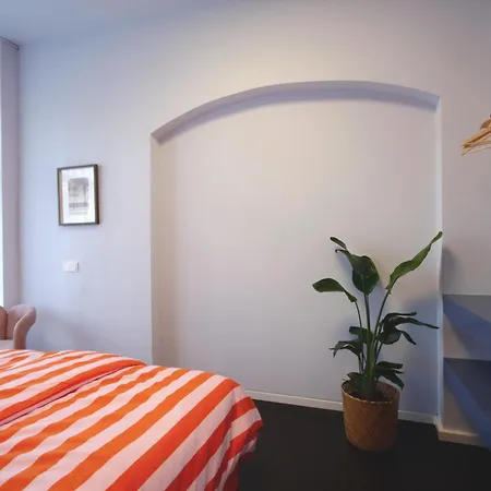 Apartment Poets Place Design In Kreuzberg - Space For 8 Persons