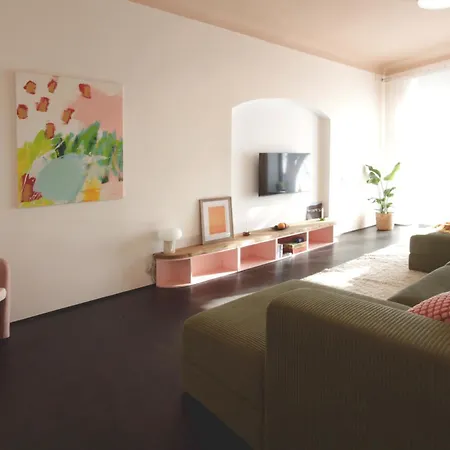 Apartment Poets Place Design In Kreuzberg - Space For 8 Persons