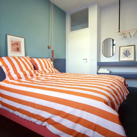 Apartment Poets Place Design In Kreuzberg - Space For 8 Persons