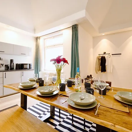 Apartment Big Urban Loft - Bis Zu 20 Personen - 180qm - 180 Grad Skyline Balkon *